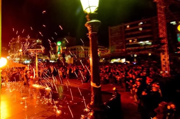 Η Πάτρα χόρευε όλη νύχτα σε ρυθμούς... καρναβαλικούς! - Δείτε φωτο - Φωτογραφία 15