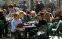 Οι Ελληνες επενδύουν σταθερά σε καφετέριες, κομμωτήρια, σουβλατζίδικα