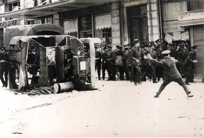 Αθήνα 19 Ιανουαρίου 1952: Η Ελλάδα στους δρόμους για την Κύπρο μας! (Σπάνιο φωτογραφικό ντοκουμέντο) - Φωτογραφία 3
