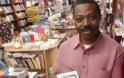 Seaburn: Το μοναδικό ελληνικό βιβλιοπωλείο της Νέας Υόρκης έχει ιδιοκτήτη έναν Νιγηριανό