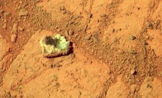 Ανακάλυψαν μυστηριώδες πέτρωμα στον Άρη - Φωτογραφία 1
