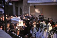 Θρήνος στην κηδεία του ηθοποιού Γιώργου Κατινά