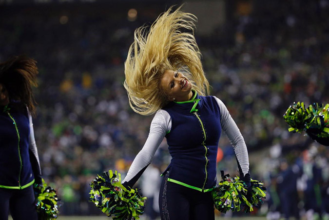 Super Bowl: Η “μάχη” των cheerleaders! - Φωτογραφία 12