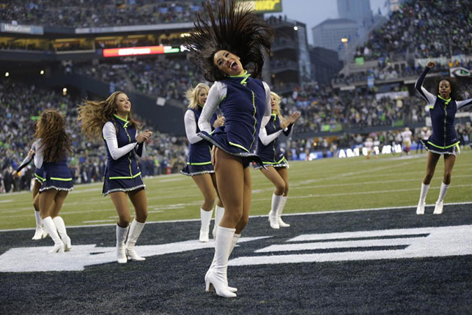 Super Bowl: Η “μάχη” των cheerleaders! - Φωτογραφία 9