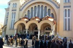 Πάτρα: Πλήθος κόσμου είπε το τελευταίο αντίο στον Ανδρέα Αβραμόπουλο - Δείτε φωτο