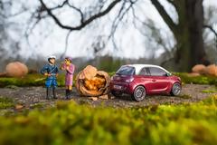 OPEL NEWS - Φωτογραφικές περιπέτειες για την ADAM μινιατούρα