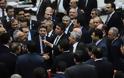 Mποξ στην τουρκική βουλή, για το θέμα της εμπλοκής του γιου του Ερντογάν σε σκάνδαλο διαφθοράς! Ένας βουλευτής στο νοσοκομείο με μαυρισμένο μάτι!!! - Φωτογραφία 9