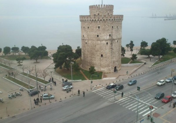 Θεσσαλονίκη: Νεαρός απειλεί να ανατιναχθεί στον Λευκό Πύργο! - Φωτογραφία 3