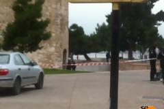 Σε εξέλιξη η διαπραγμάτευση με τον 30χρονο που απειλεί να ανατιναχτεί στον Λευκό Πύργο [photos]