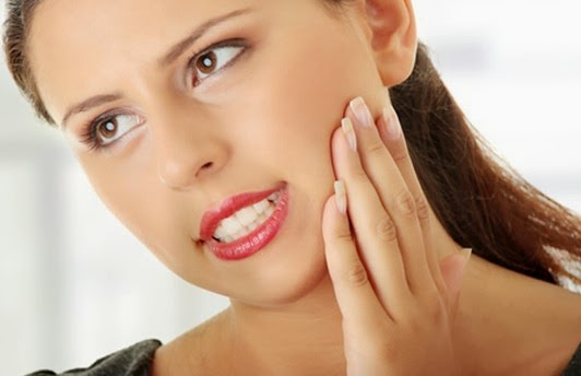 Πονόδοντος, στοματικός πόνος: Ποιες μπορεί να είναι οι αιτίες του; Γιατί πρέπει να πάτε στον οδοντίατρο όσο υπάρχει πόνος; - Φωτογραφία 1