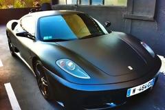 Μια δερμάτινη Ferrari F430!