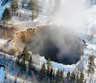 Μια τεράστια τρύπα άνοιξε στη Σουηδία - Φωτογραφία 1