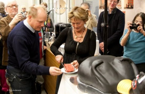 ΔΕΙΤΕ: Η τούρτα που πονάει προκαλεί αντιδράσεις στη Σουηδία - Φωτογραφία 8