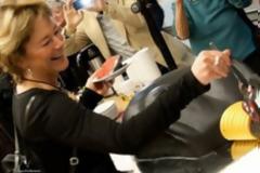 ΔΕΙΤΕ: Η τούρτα που πονάει προκαλεί αντιδράσεις στη Σουηδία