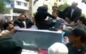 Βίντεο-σοκ από Ιράν.Γυναίκα ανεβαίνει στο αυτοκίνητο του Αχμαντινετζάντ και του λέει 