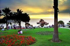 Παθιασμένα φιλιά στο «Πάρκο της Αγάπης»!