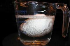 Ενδιαφέρον πείραμα: Αβγό μέσα σε ξύδι