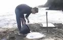 Ο άνθρωπος που μπορεί και φτιάχνει σκαμπό στην άμμο! [Video]