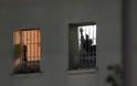 Δεκάδες μετανάστες «φιλοξενούνται»  Η κράτηση συνεχίζεται και μετά την έκτιση της ποινής στις ελληνικές φυλακές