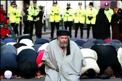 Η ανερχόμενη Ημισέληνος: Η επικράτηση του Ισλάμ τις επόμενες δεκαετίες στην Ευρώπη;