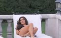 Οι καμπύλες της Kim Kardashian στο στενό μαύρο μπικίνι της ( Photos ) - Φωτογραφία 5
