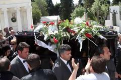 Το τελευταίο αντίο στον Δημήτρη Μητροπάνο