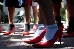 Άνδρες με γόβες στιλέτο;