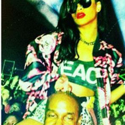 Η Rihanna κόβει άσπρη σκόνη πάνω στο κεφάλι ενός άνδρα! ( Photo ) - Φωτογραφία 2