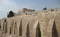 Δύο κίονες της Ακρόπολης, μάρτυρες της σεισμικής ιστορίας της Αθήνας