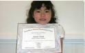 7χρονη χωρίς χέρια κέρδισε διαγωνισμό καλλιγραφίας! - Φωτογραφία 1