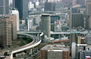 Αυτοκινητόδρομος περνά μέσα από ουρανοξύστη! - Φωτογραφία 1