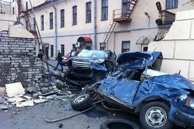 Απίστευτο crash: RANGE ROVER συγκρούεται με LADA NOVA...(PIC) - Φωτογραφία 3