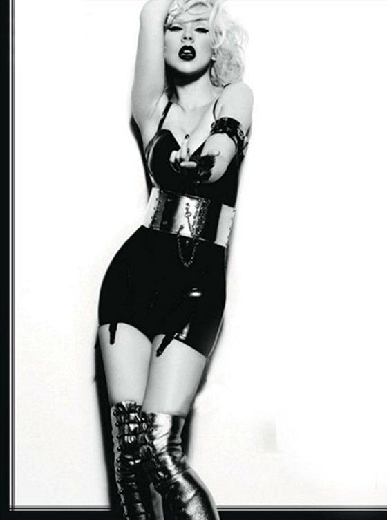 ΔΕΙΤΕ: Η Christina Aguilera σε ρόλο... αφέντρας - Φωτογραφία 5