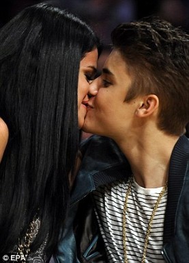 Η μικρή θαυμάστρια που χώρισε το ζεύγος Justin Bieber-Selena Gomez ( Photos ) - Φωτογραφία 2