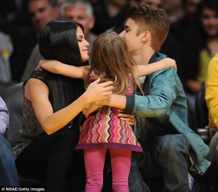 Η μικρή θαυμάστρια που χώρισε το ζεύγος Justin Bieber-Selena Gomez ( Photos ) - Φωτογραφία 3