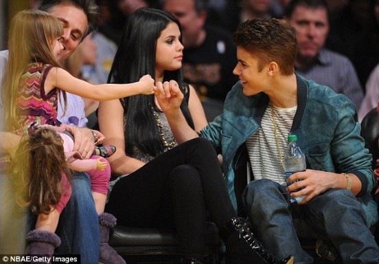 Η μικρή θαυμάστρια που χώρισε το ζεύγος Justin Bieber-Selena Gomez ( Photos ) - Φωτογραφία 4