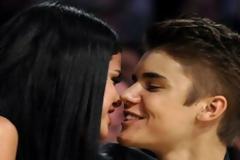 Η μικρή θαυμάστρια που χώρισε το ζεύγος Justin Bieber-Selena Gomez ( Photos )
