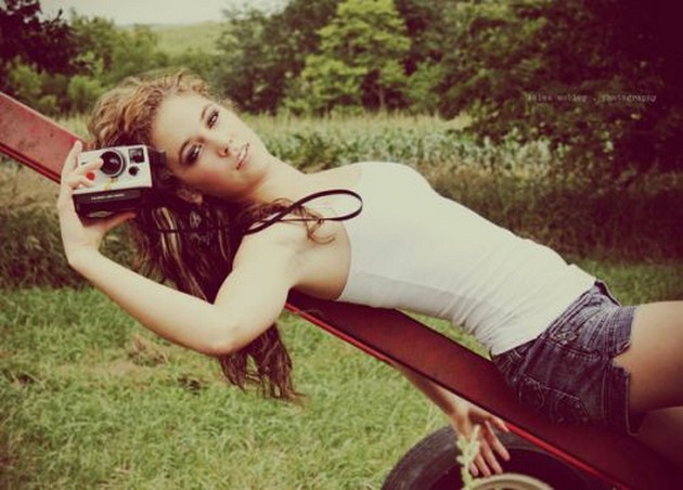 ΔΕΙΤΕ: Κορίτσια με φωτογραφικές...διαθέσεις - Φωτογραφία 15