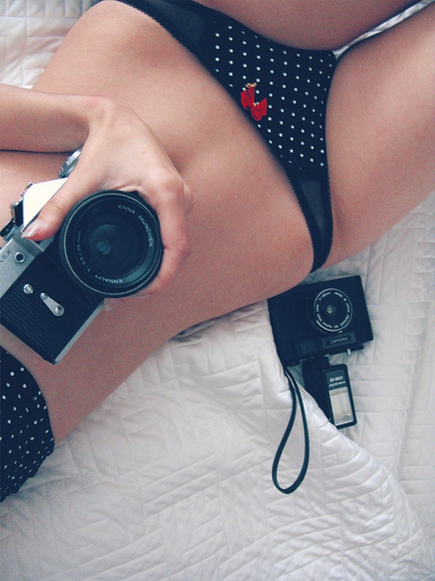 ΔΕΙΤΕ: Κορίτσια με φωτογραφικές...διαθέσεις - Φωτογραφία 20