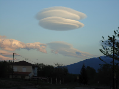 Δείτε φωτογραφίες αναγνώστριας με ένα περίεργο σύννεφο - Φωτογραφία 2