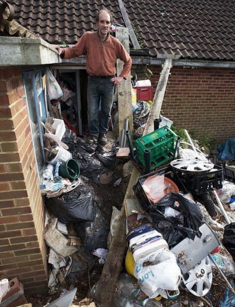 Ο άνθρωπος που ζει μέσα στα σκουπίδια (Photos) - Φωτογραφία 11