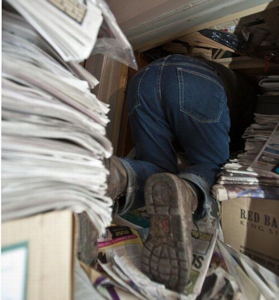Ο άνθρωπος που ζει μέσα στα σκουπίδια (Photos) - Φωτογραφία 15