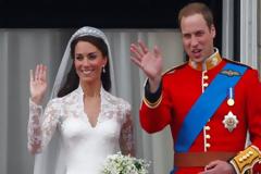 Σώζοντας τη μοναρχία...