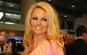 Η «καυτή» εμφάνιση της Pamela Anderson - Φωτογραφία 1
