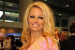 Η «καυτή» εμφάνιση της Pamela Anderson