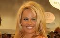 Η «καυτή» εμφάνιση της Pamela Anderson - Φωτογραφία 3