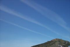 ΔΕΙΤΕ: Επικίνδυνες λευκές γραμμές από αεροπλάνα στον ουρανό