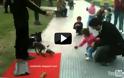 ΒΙΝΤΕΟ: Σκύλος μαριονέτα μαγεύει μικρό κορίτσι αλλά κι εμάς