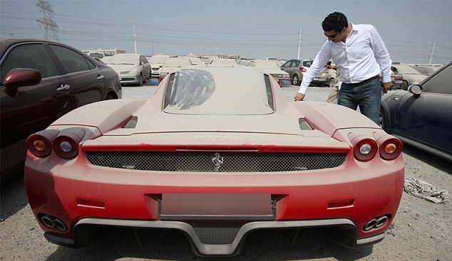 Μια Ferrari Enzo βγαίνει στο σφυρί από την αστυνομία - Φωτογραφία 3