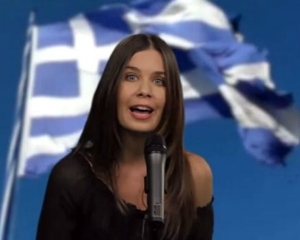 Η Κατερίνα Μουτσάτσου φωνάζει «Είμαι Ελληνίδα» και κάνει το γύρο του κόσμου (vid) - Φωτογραφία 1